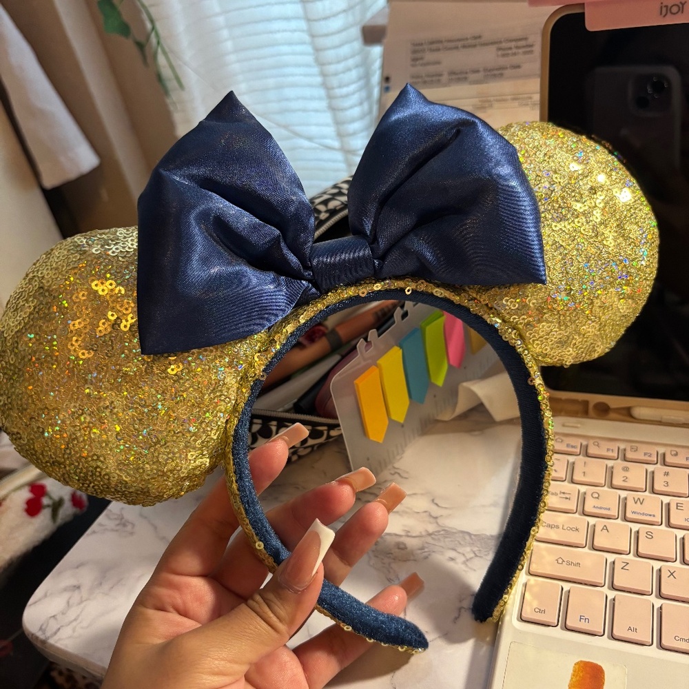 Disneyland minnie ears gold